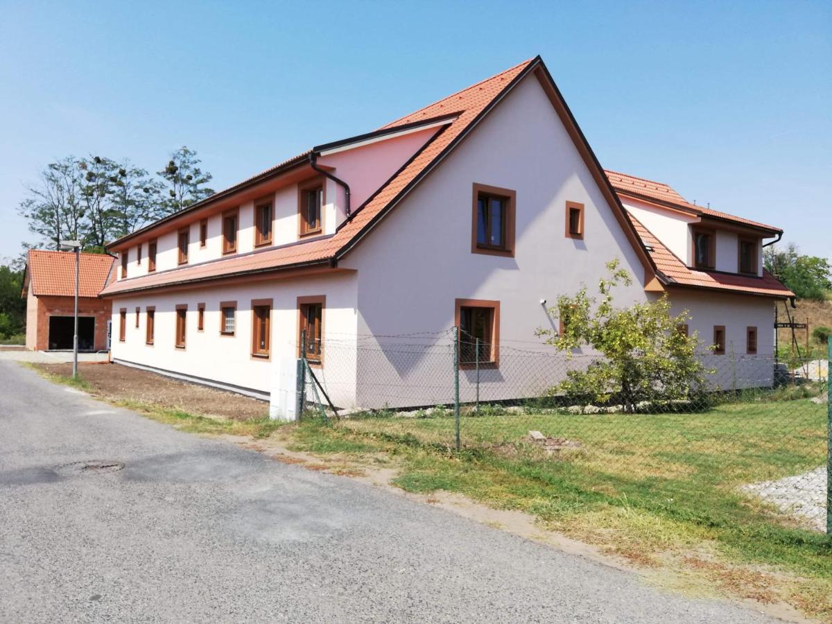 Penzion Tramín Valtice Exterior foto